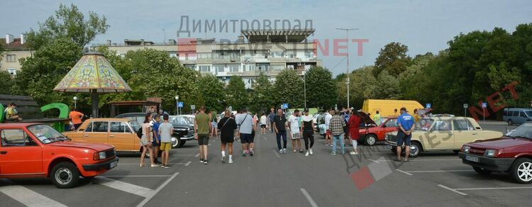 Ретро возила грабнаха погледите на димитровградчани