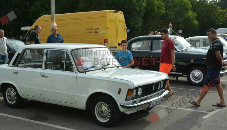 Ретро возила грабнаха погледите на димитровградчани