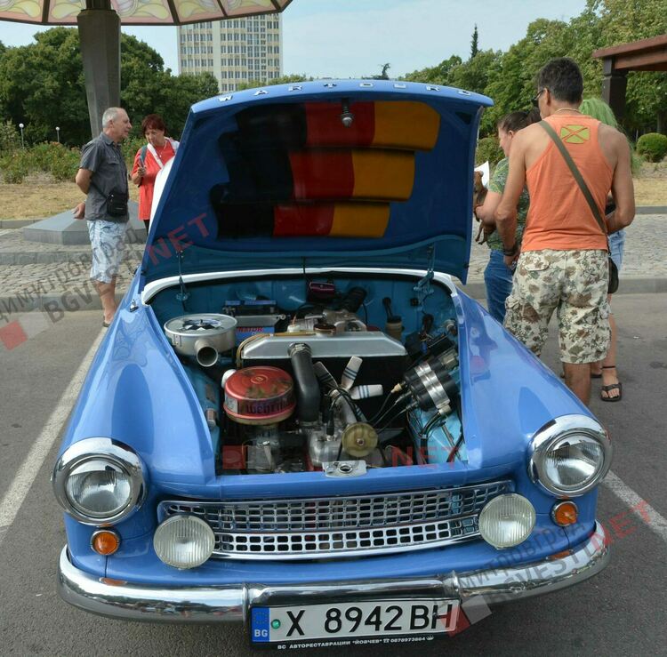 Ретро возила грабнаха погледите на димитровградчани