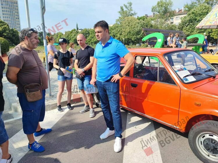 Ретро возила грабнаха погледите на димитровградчани