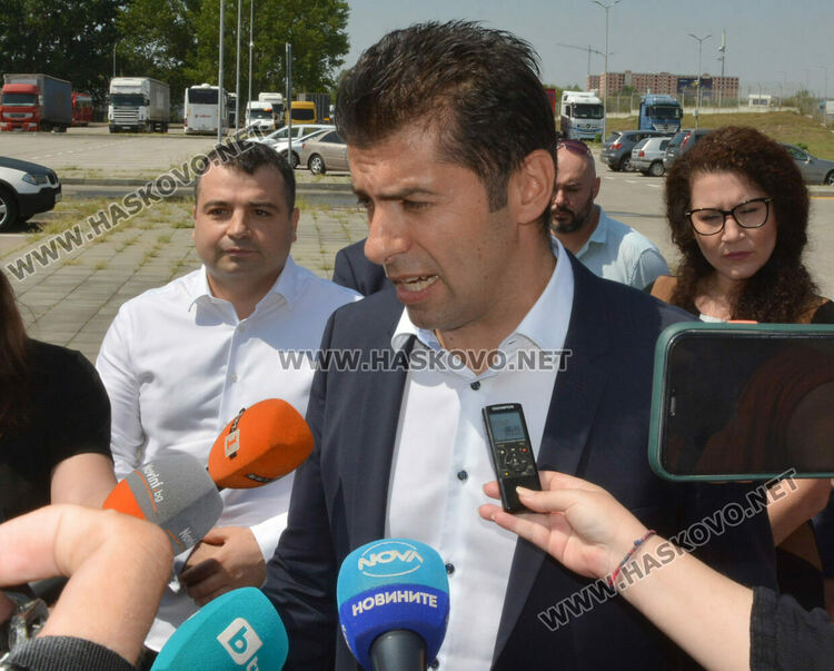 От „Продължаваме промяната“ алармират за незаконно отклонени камиони на паркинг преди „Капитан Андреево“