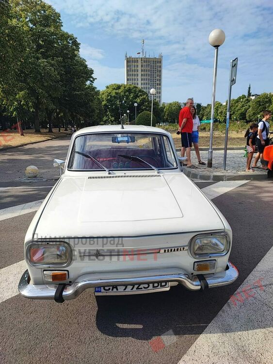 Ретро возила грабнаха погледите на димитровградчани