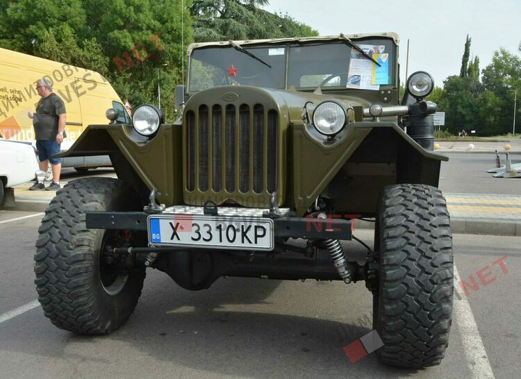 Ретро возила грабнаха погледите на димитровградчани