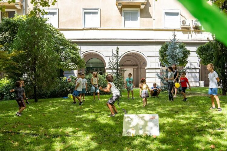 Стотици деца събра днес централната градска алея на Детския празник