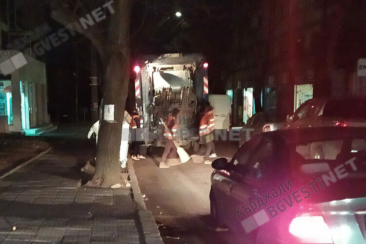 Жители на Възрожденци:Работници от Чистотата ни будят в ранни зори със силни викове!