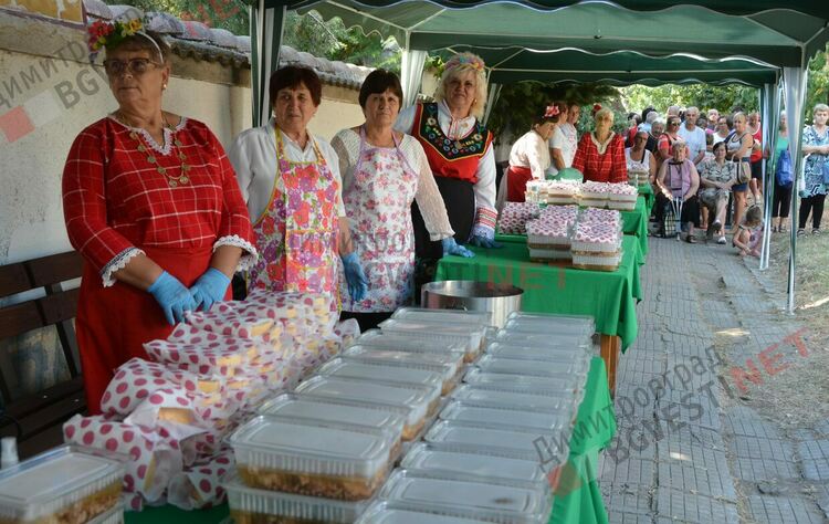 За 9-та поредна година курбан за димитровградчани раздаде кметът Иво Димов