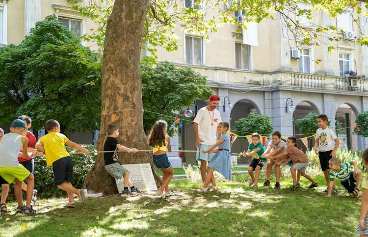 Стотици деца събра днес централната градска алея на Детския празник