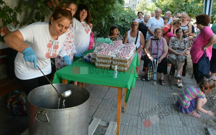 За 9-та поредна година курбан за димитровградчани раздаде кметът Иво Димов