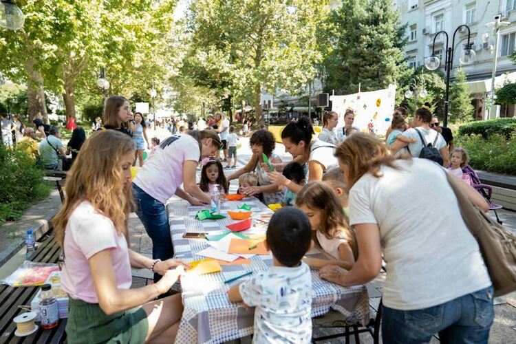 Стотици деца събра днес централната градска алея на Детския празник