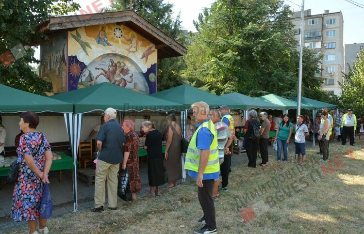 За 9-та поредна година курбан за димитровградчани раздаде кметът Иво Димов