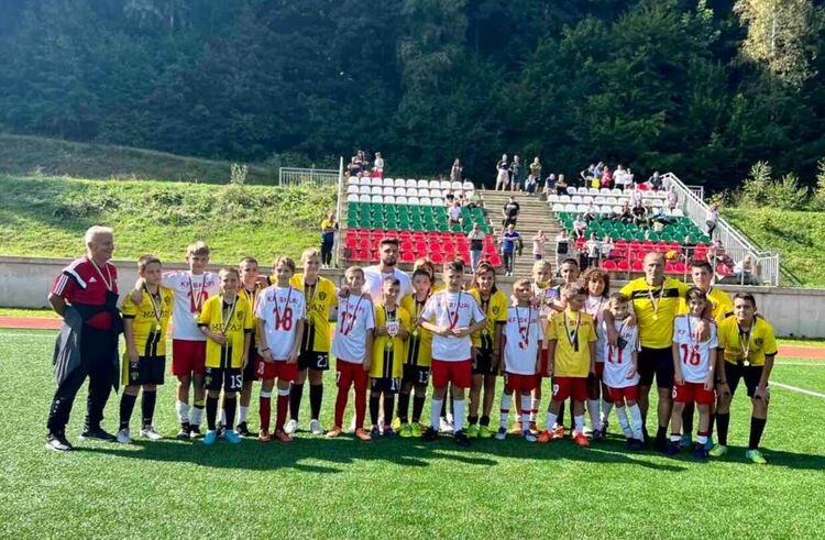 Малките футболисти от ,,Ботев”- Дебър завоюваха второ място на ,,Смолян Къп 2022”