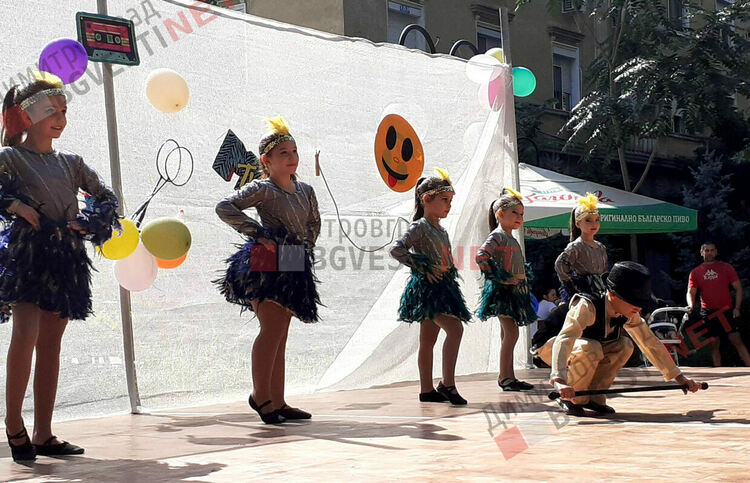 Стотици деца събра днес централната градска алея на Детския празник