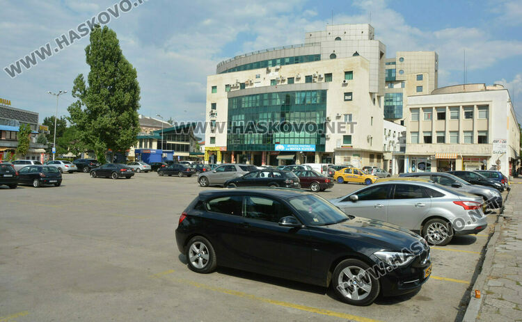 Две фирми жалят кметското решение за паркингите в Хасково