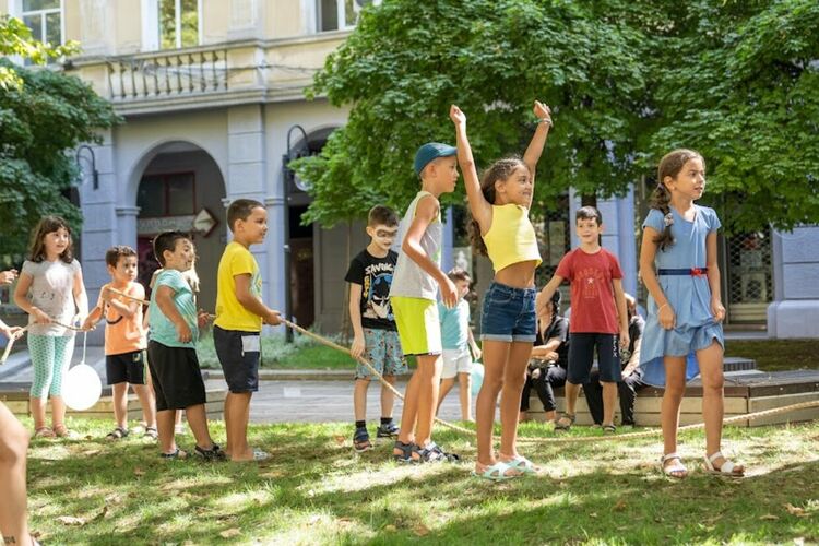 Стотици деца събра днес централната градска алея на Детския празник