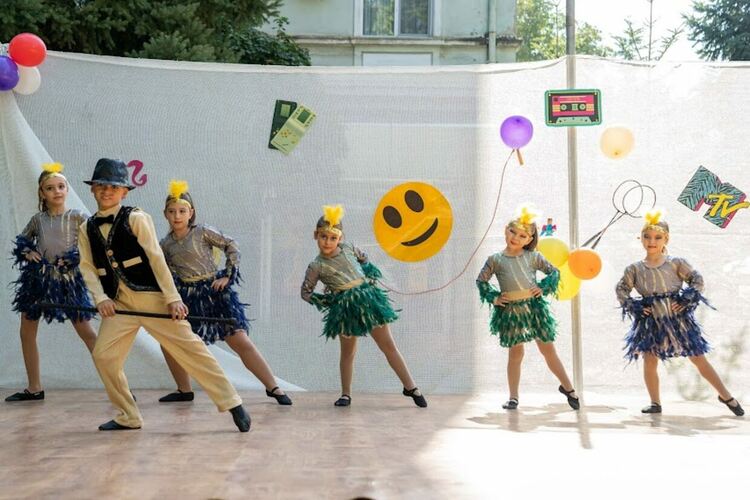 Стотици деца събра днес централната градска алея на Детския празник