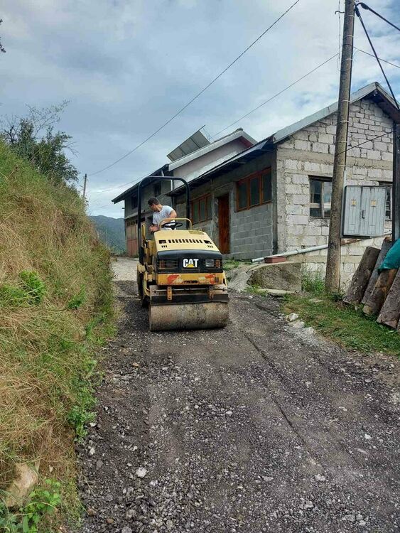 Вместо да викат неволята, жители на Чепинци сами си асфалтираха улицата