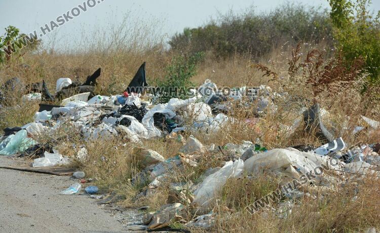 Поредно нерегламентирано сметище се образува край Хасково