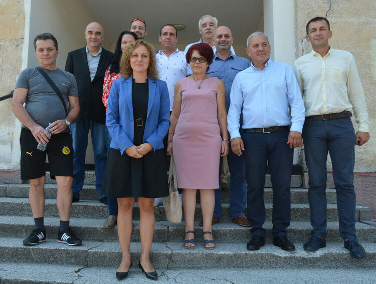 Катя Панева отново води листата на „Демократична България“