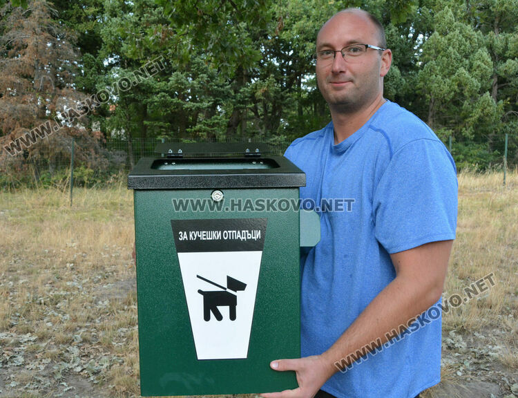 Кучешката площадка в „Кенана“ вече с осветление, кош и табели