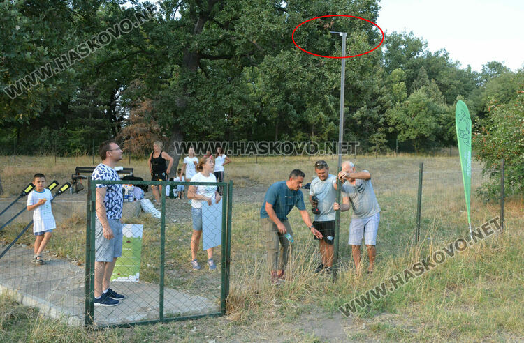 Кучешката площадка в „Кенана“ вече с осветление, кош и табели