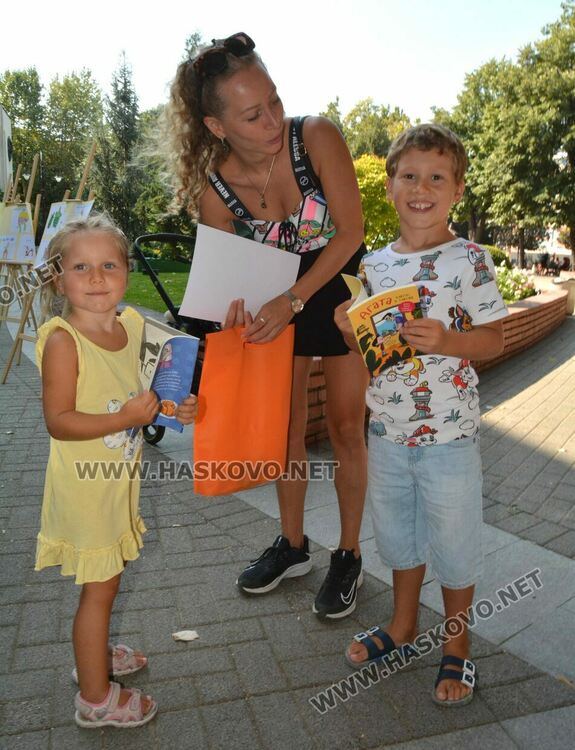 Изложба и награди на финала на „Лято в библиотеката“ в Хасково