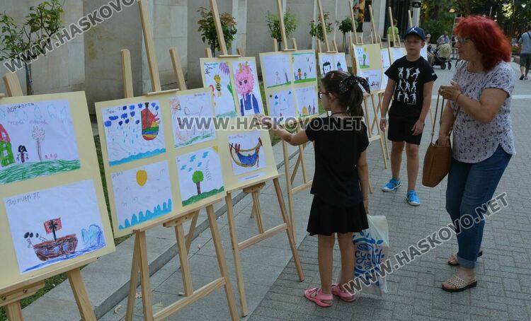 Изложба и награди на финала на „Лято в библиотеката“ в Хасково