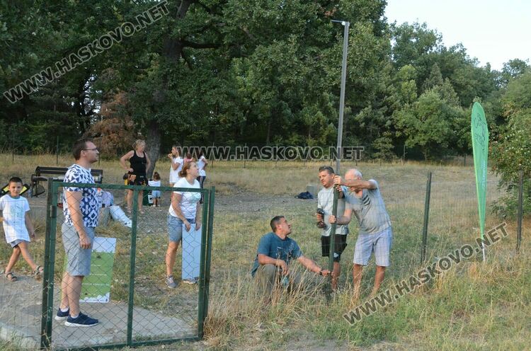 Кучешката площадка в „Кенана“ вече с осветление, кош и табели