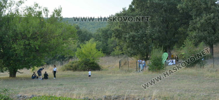 Кучешката площадка в „Кенана“ вече с осветление, кош и табели