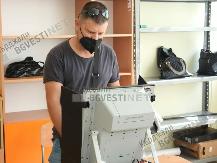 Кои са номерата на партиите и коалициите в бюлетината за изборите на 2 октомври