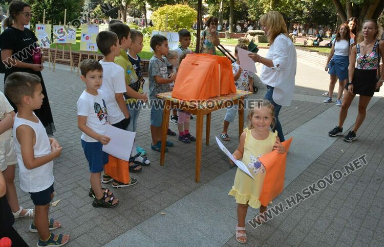 Изложба и награди на финала на „Лято в библиотеката“ в Хасково