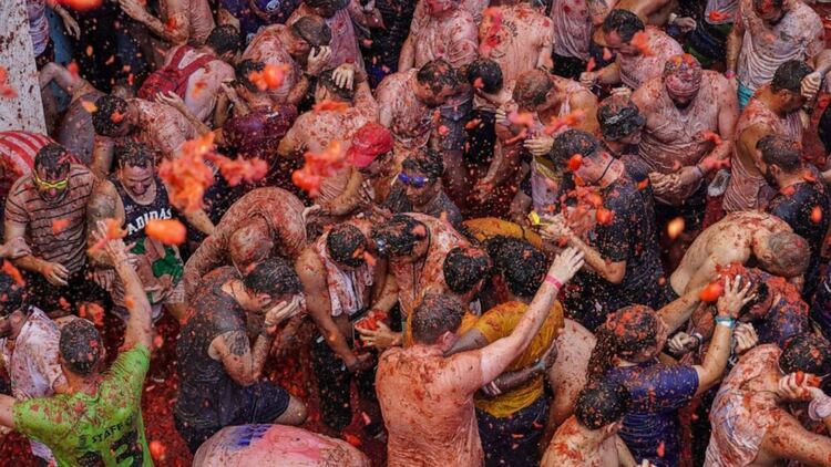 Фестивалът Томатина се завърна в Испания след 2 години ковид ограничения