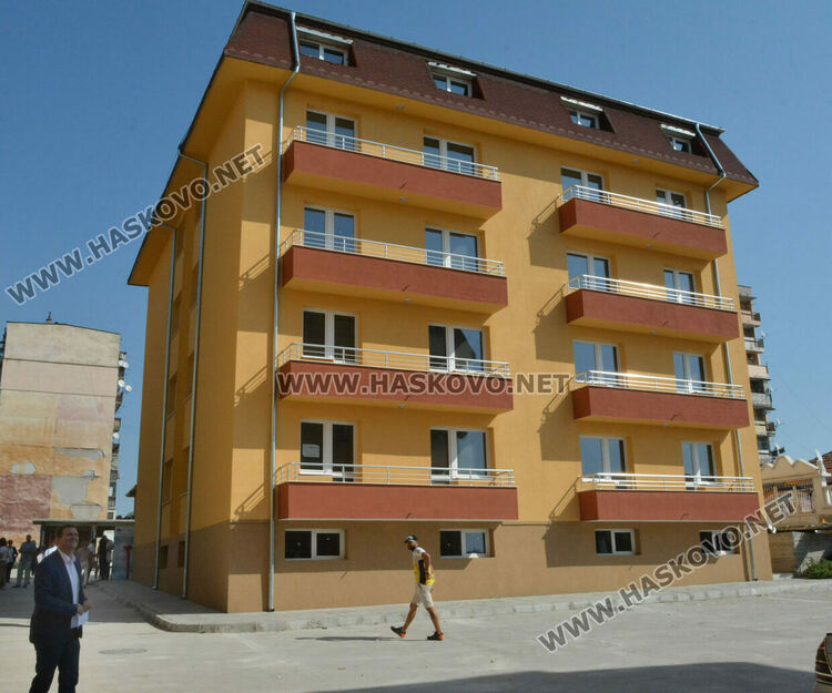 Откриха социалните блокчета в „Орфей“, започна приемът на документи