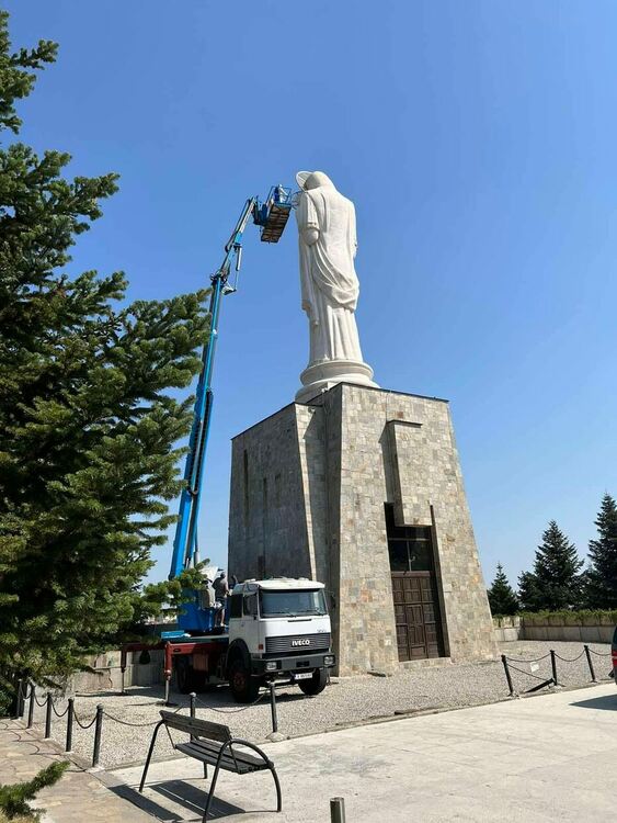 Започнаха дейности за защита на статуята на Света Богородица в Хасково 