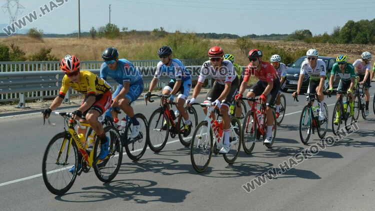 120 колоездачи минаха през Хасковско, затвориха пътища