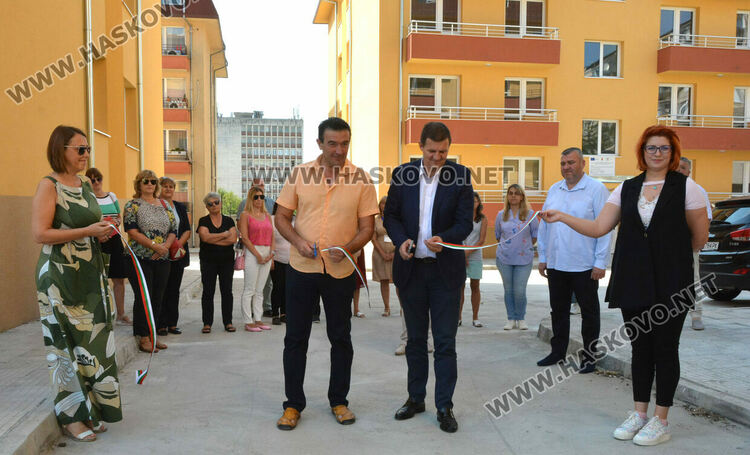 Откриха социалните блокчета в „Орфей“, започна приемът на документи