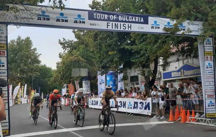 Кирило Царенко е победителят в 69-тата международна колоездачна обиколка, чийто финал бе в Момчилград /снимки/