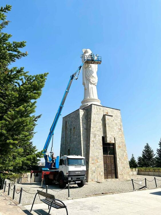 Започнаха дейности за защита на статуята на Света Богородица в Хасково 