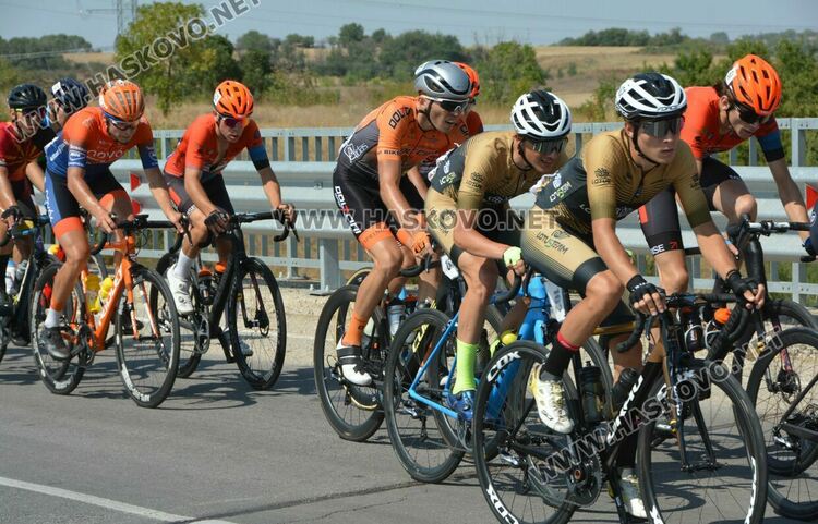 120 колоездачи минаха през Хасковско, затвориха пътища