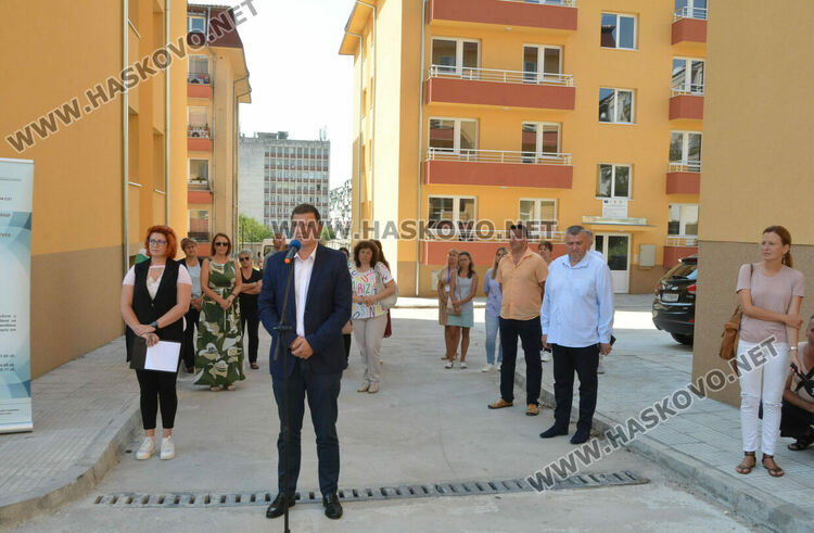 Откриха социалните блокчета в „Орфей“, започна приемът на документи