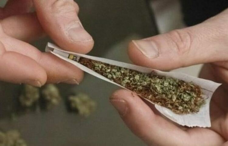 Задържаха 19-годишен младеж за притежание на наркотици