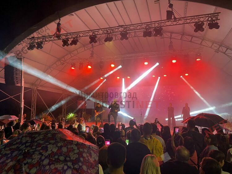 С уникално шоу и проливен дъжд стотици димитровградчани отпразнуваха 75-тия рожден ден на града