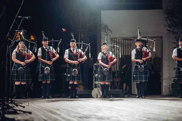 ТА “Звездица” представи българския фолклор на международен фестивал в Чехия