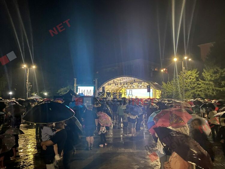 С уникално шоу и проливен дъжд стотици димитровградчани отпразнуваха 75-тия рожден ден на града