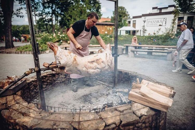 ТА “Звездица” представи българския фолклор на международен фестивал в Чехия
