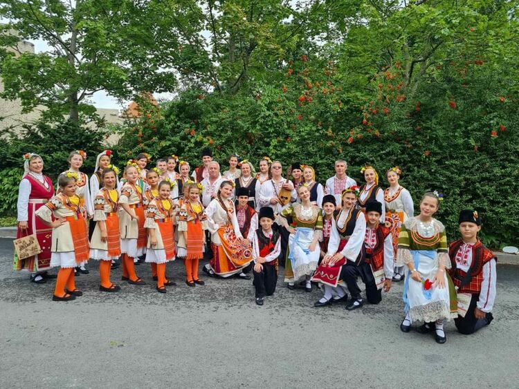 ТА “Звездица” представи българския фолклор на международен фестивал в Чехия