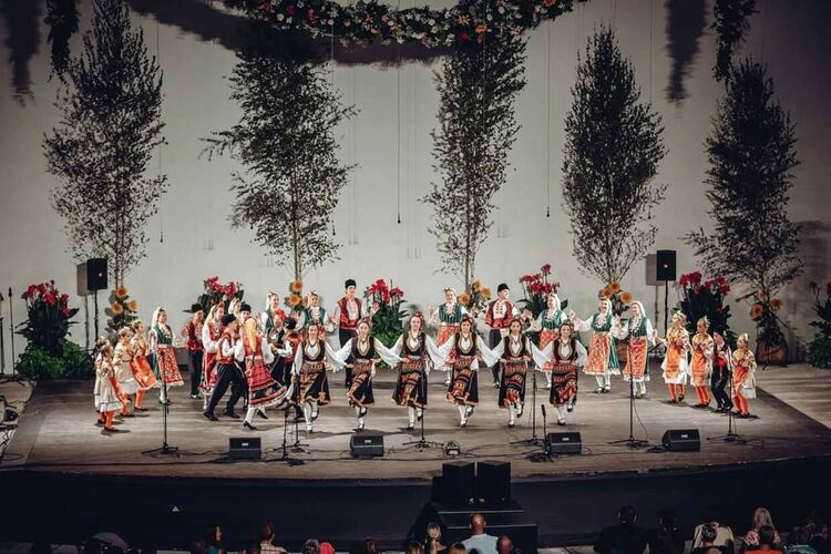 ТА “Звездица” представи българския фолклор на международен фестивал в Чехия