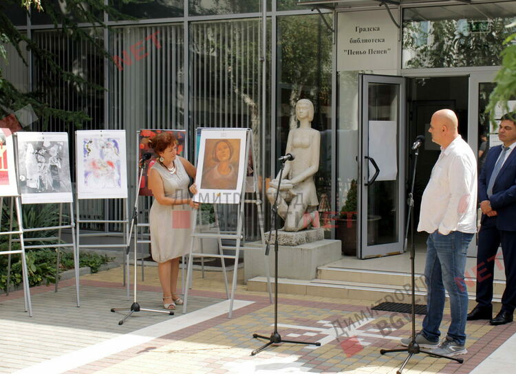 Представиха уникален и нестандартен календар за 75-тия рожден ден на Димитровград