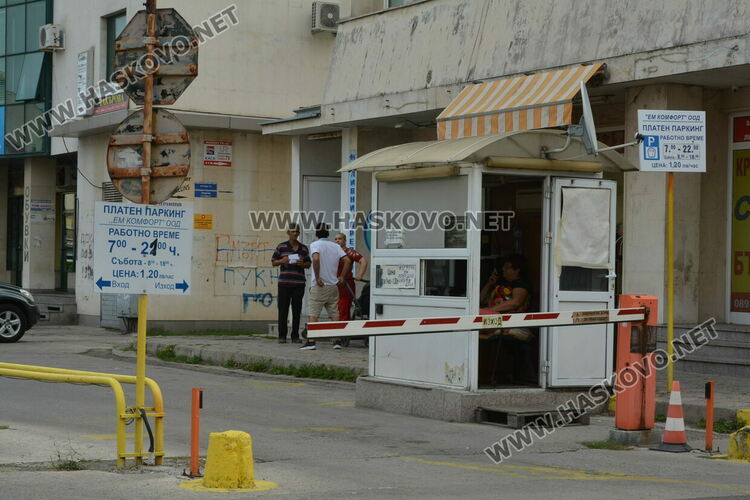 Решено: Община Хасково ще стопанисва двата паркинга, безплатно паркиране за седмица