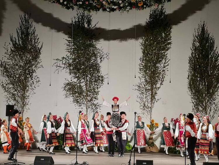 ТА “Звездица” представи българския фолклор на международен фестивал в Чехия