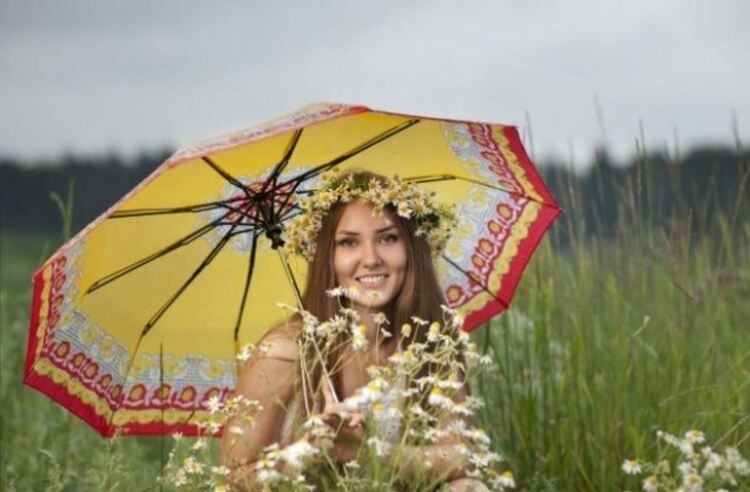 Слънце, облаци и слаб дъжд в събота